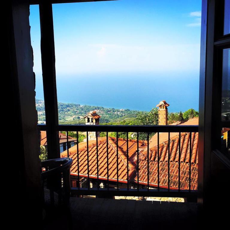 Enastron Guesthouse Palaios Panteleimonas Bilik gambar