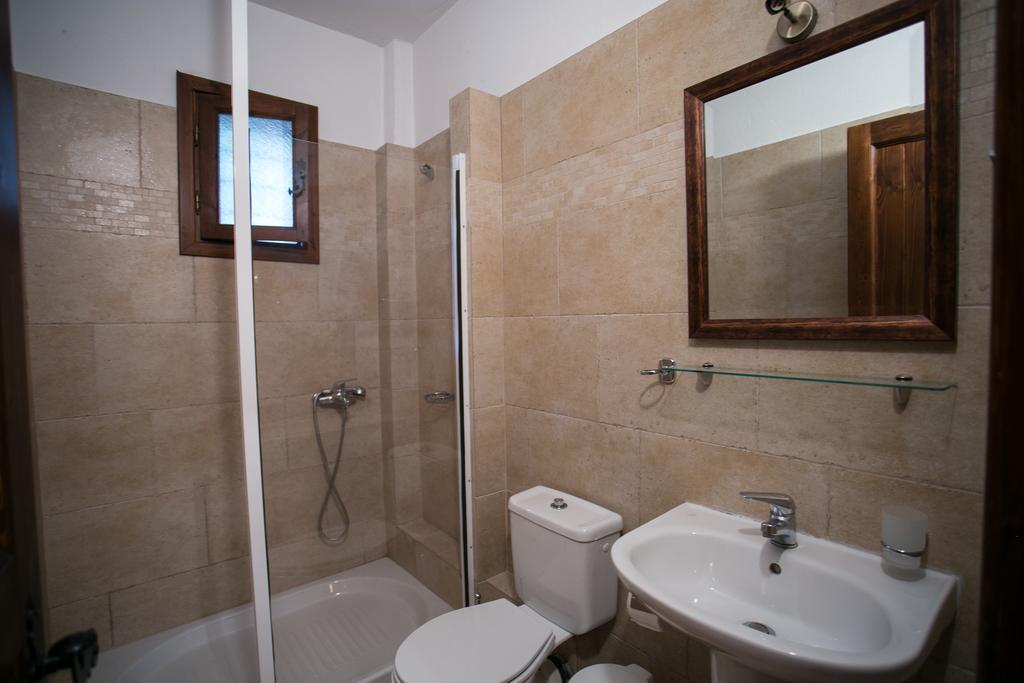 Enastron Guesthouse Palaios Panteleimonas Bilik gambar