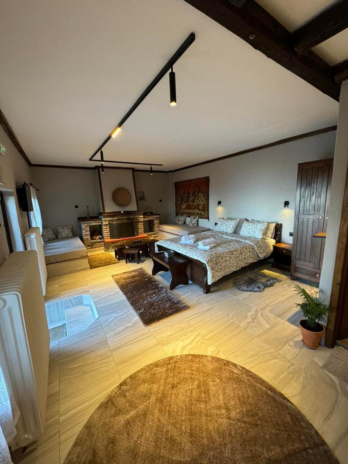 Enastron Guesthouse Palaios Panteleimonas Luaran gambar